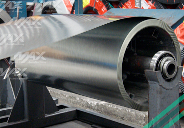 Lámina Ternium con galvanizado de zinc en rollo.