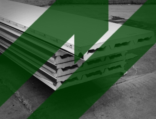 Un panel de acero se sostiene en una estructura metálica y se ensambla con sus materiales pares con facilidad. Contamos con entregas a todo México.